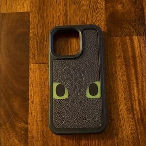 Universal Toothless glow in the dark iPhone 16 pro Case